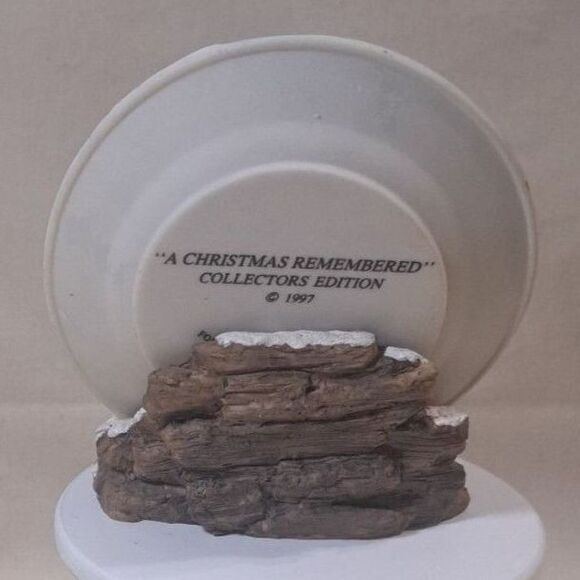 90s Vintage Revival "A Christmas Remembered Vintage" 1997 Santa Elves Figurine - Picture 7 of 8